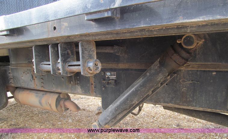 image for item D3071 1999 GMC C7500 dump truck