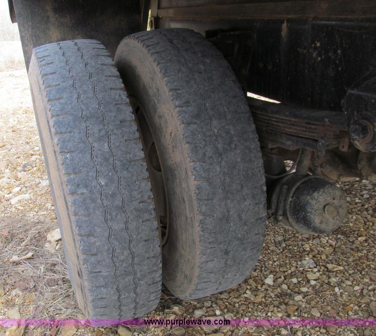 image for item D3071 1999 GMC C7500 dump truck