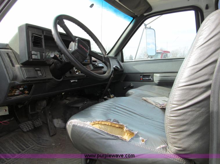 image for item D3071 1999 GMC C7500 dump truck