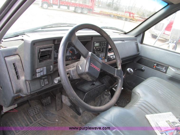 image for item D3071 1999 GMC C7500 dump truck