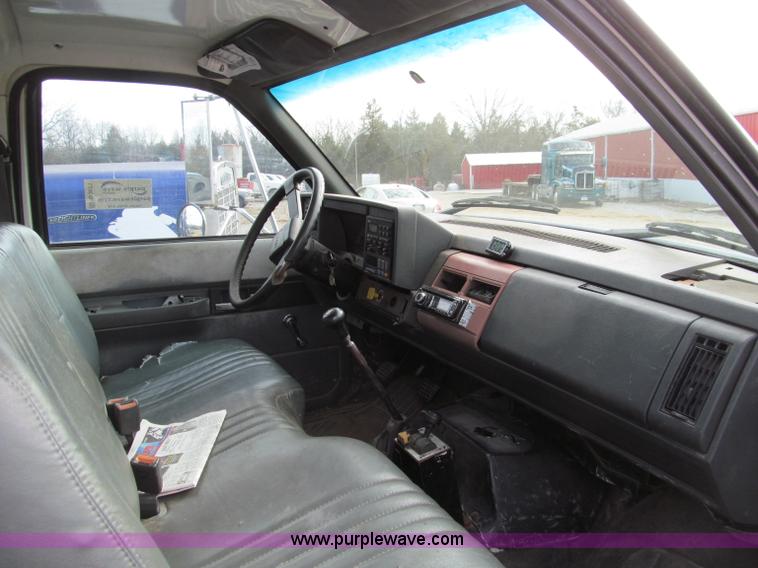 image for item D3071 1999 GMC C7500 dump truck