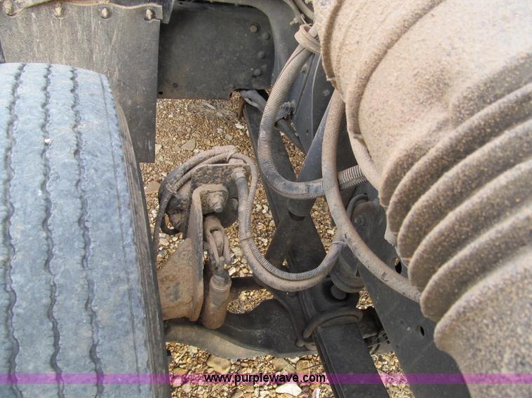 image for item D3071 1999 GMC C7500 dump truck