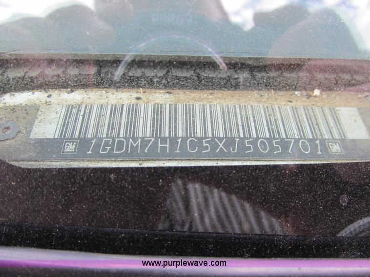 image for item D3071 1999 GMC C7500 dump truck