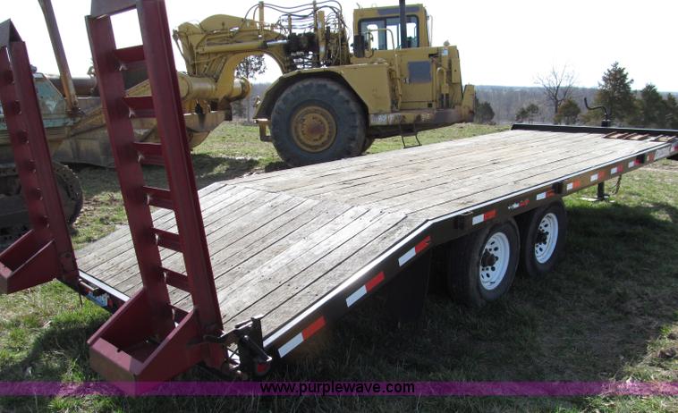 image for item D3101 2006 Towmaster Contrail 18' utility trailer