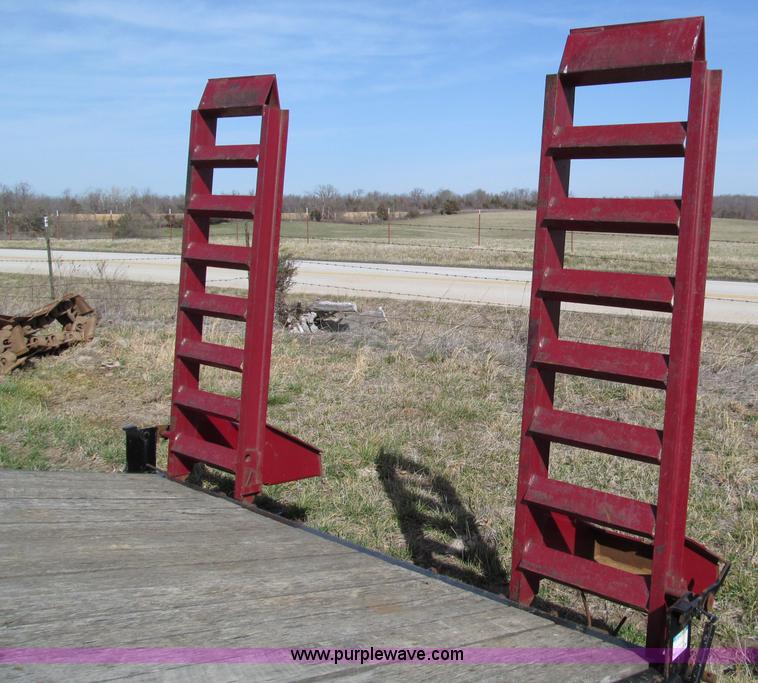 image for item D3101 2006 Towmaster Contrail 18' utility trailer