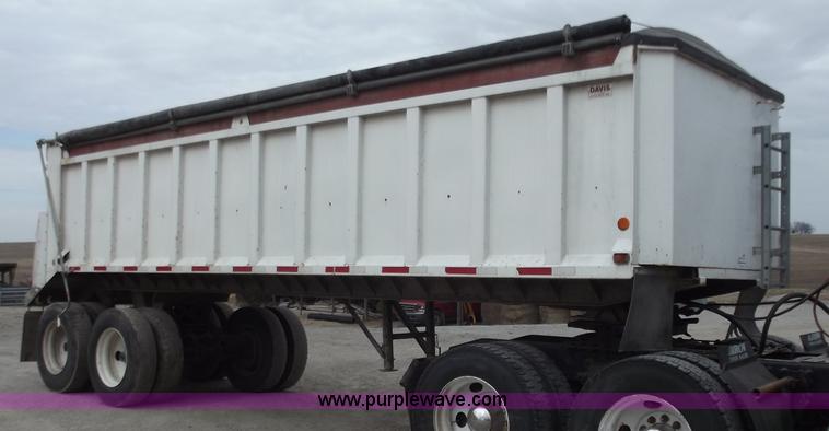 image for item D3573 2001 Davis 26' end dump trailer