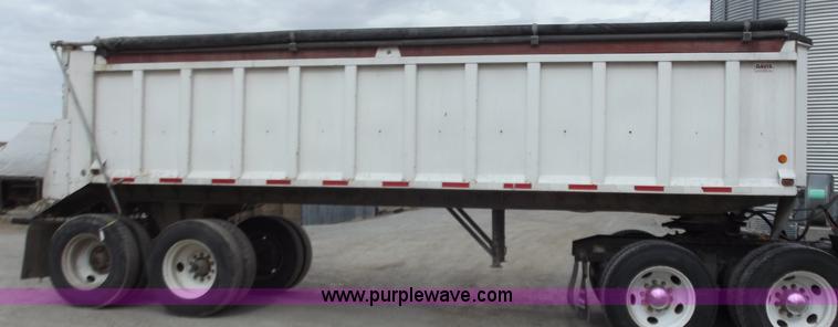 image for item D3573 2001 Davis 26' end dump trailer