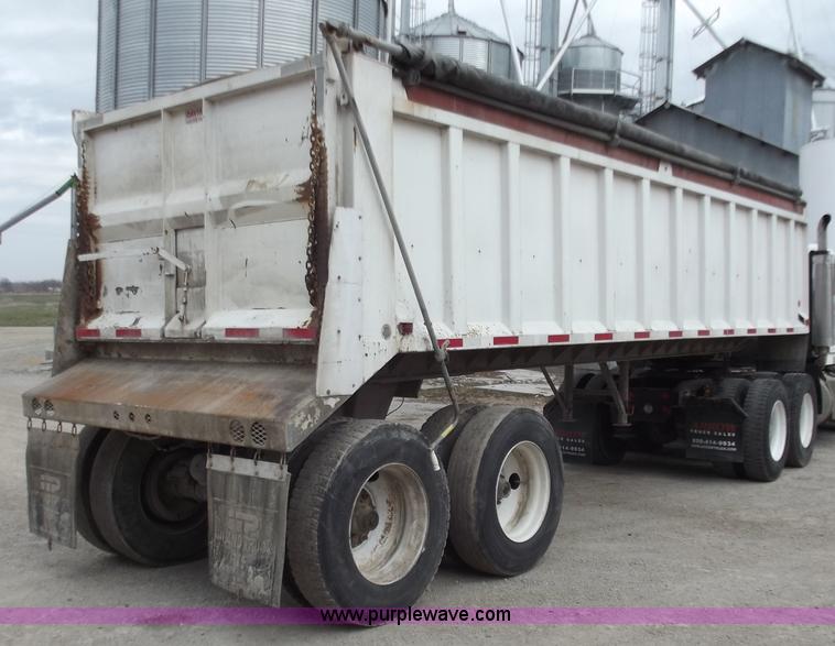 image for item D3573 2001 Davis 26' end dump trailer