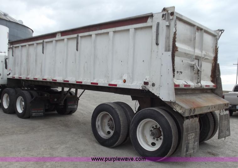 image for item D3573 2001 Davis 26' end dump trailer