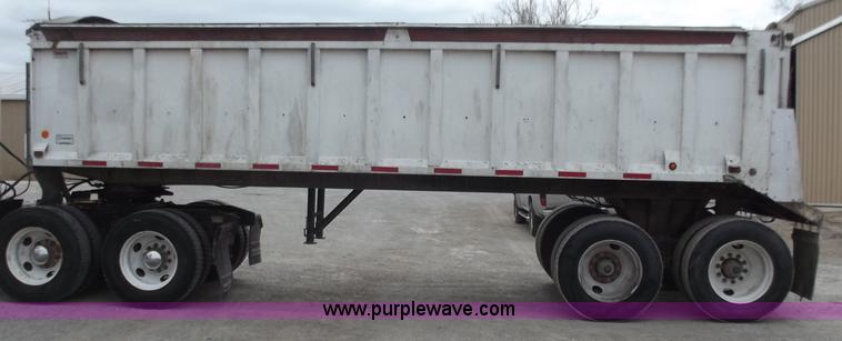 image for item D3573 2001 Davis 26' end dump trailer