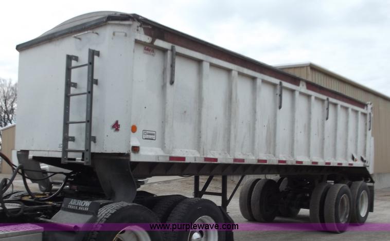 image for item D3573 2001 Davis 26' end dump trailer