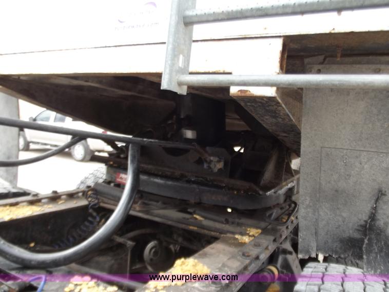 image for item D3573 2001 Davis 26' end dump trailer