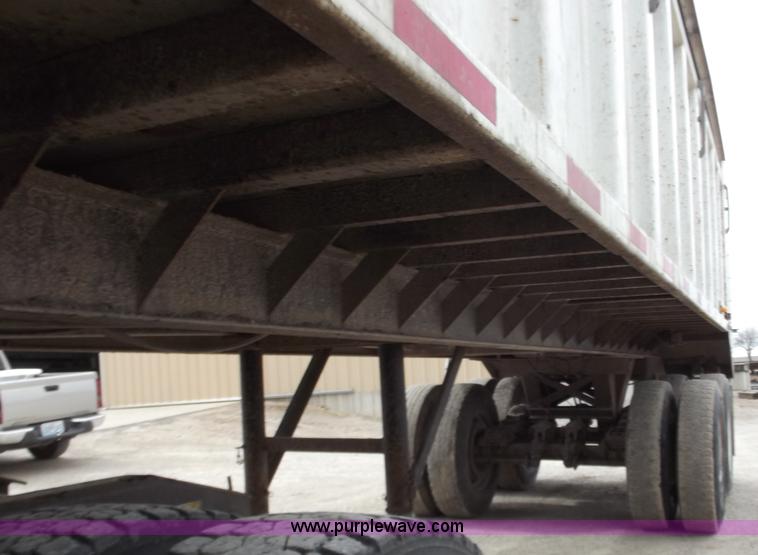 image for item D3573 2001 Davis 26' end dump trailer
