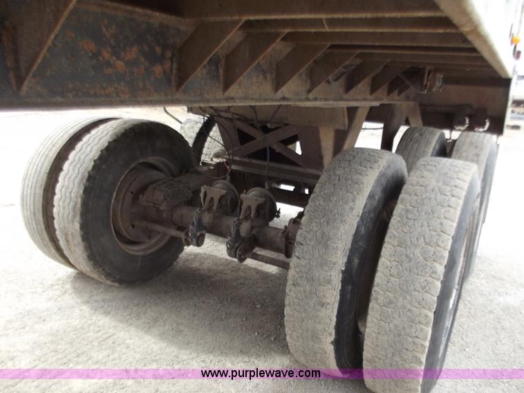 image for item D3573 2001 Davis 26' end dump trailer