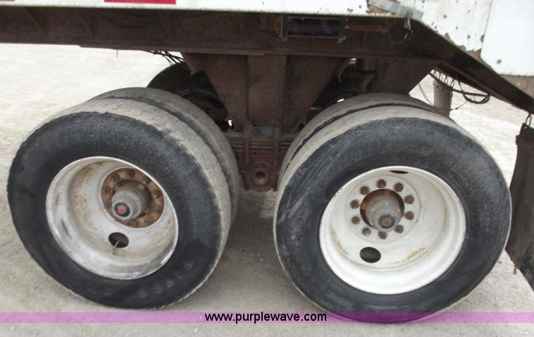 image for item D3573 2001 Davis 26' end dump trailer