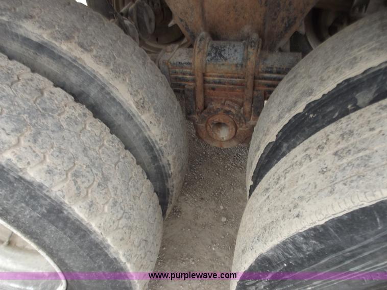 image for item D3573 2001 Davis 26' end dump trailer