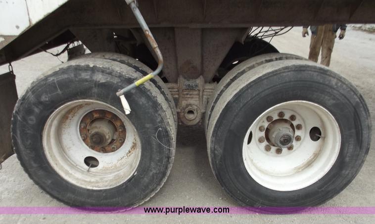 image for item D3573 2001 Davis 26' end dump trailer