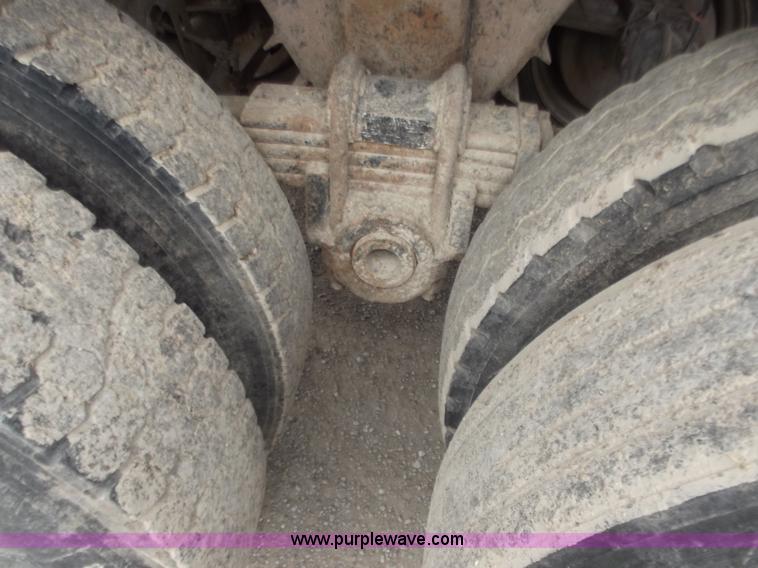 image for item D3573 2001 Davis 26' end dump trailer