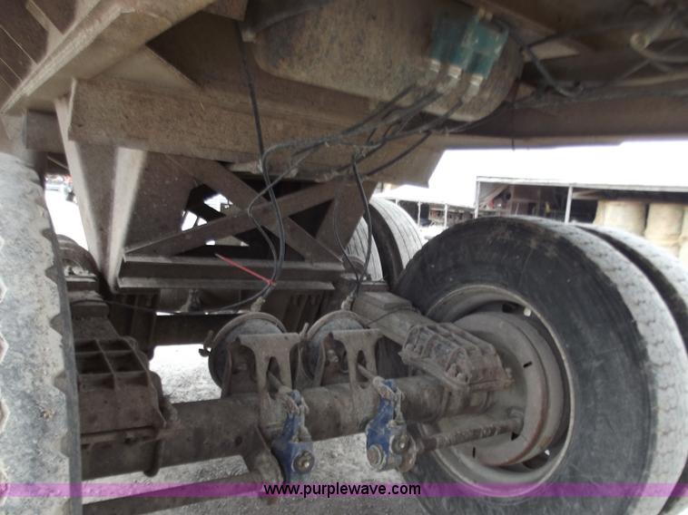 image for item D3573 2001 Davis 26' end dump trailer