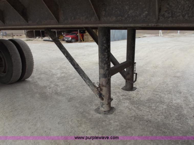 image for item D3573 2001 Davis 26' end dump trailer