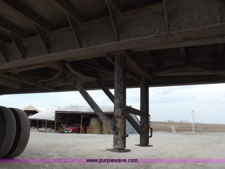 image for item D3573 2001 Davis 26' end dump trailer