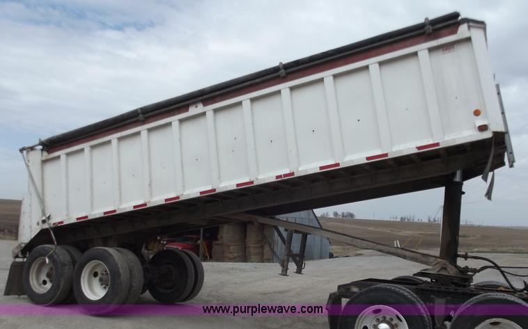 image for item D3573 2001 Davis 26' end dump trailer