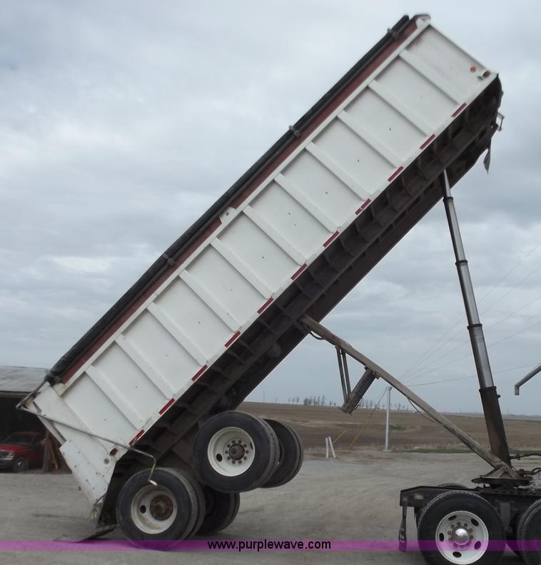 image for item D3573 2001 Davis 26' end dump trailer
