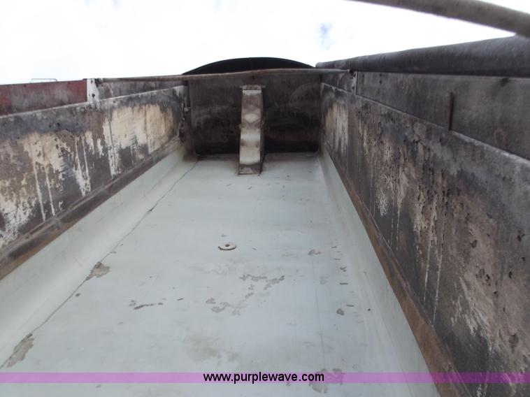 image for item D3573 2001 Davis 26' end dump trailer