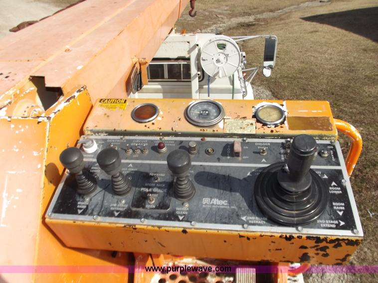 image for item D3588 1989 Chevrolet Kodiak 70 digger derrick truck