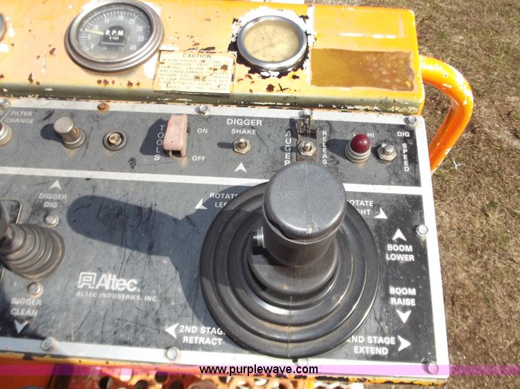 image for item D3588 1989 Chevrolet Kodiak 70 digger derrick truck