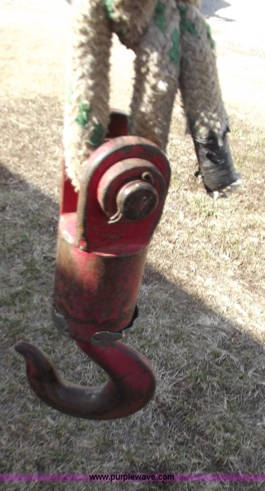 image for item D3588 1989 Chevrolet Kodiak 70 digger derrick truck