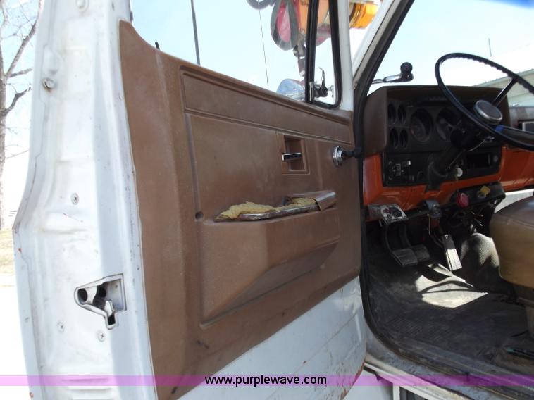 image for item D3588 1989 Chevrolet Kodiak 70 digger derrick truck