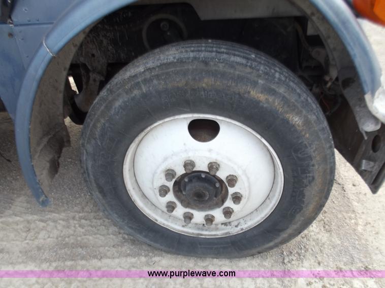 image for item D3693 1989 Peterbilt 379 triple axle semi truck