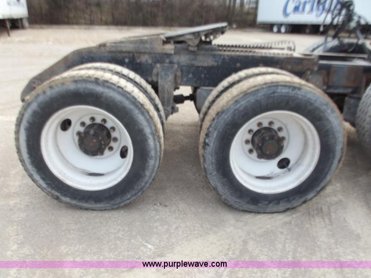 image for item D3693 1989 Peterbilt 379 triple axle semi truck