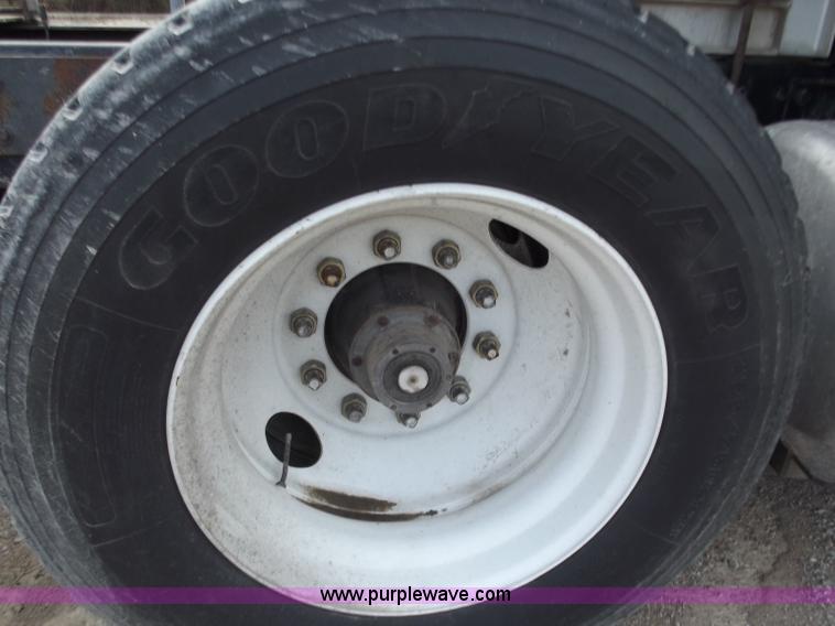 image for item D3693 1989 Peterbilt 379 triple axle semi truck