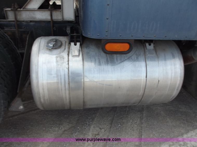 image for item D3693 1989 Peterbilt 379 triple axle semi truck