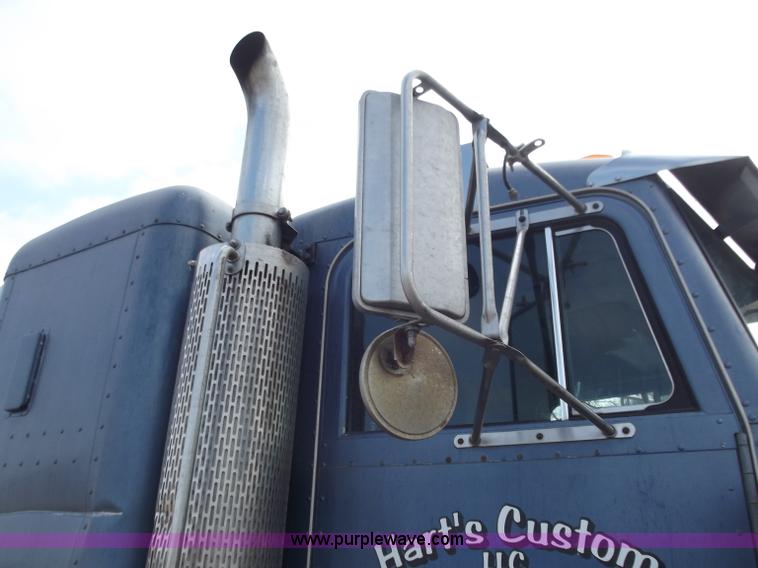 image for item D3693 1989 Peterbilt 379 triple axle semi truck