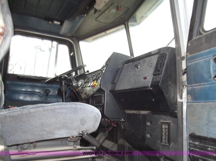 image for item D3693 1989 Peterbilt 379 triple axle semi truck