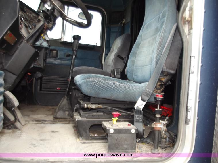 image for item D3693 1989 Peterbilt 379 triple axle semi truck