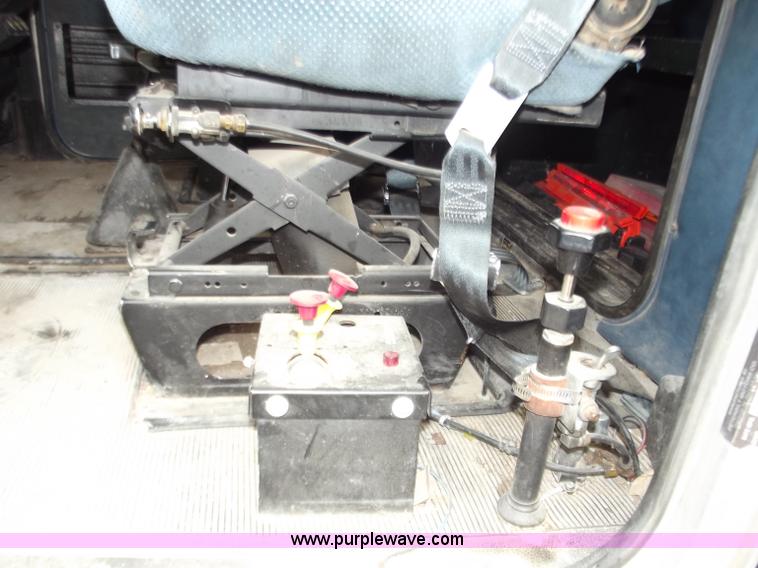 image for item D3693 1989 Peterbilt 379 triple axle semi truck