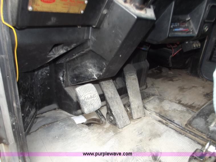 image for item D3693 1989 Peterbilt 379 triple axle semi truck