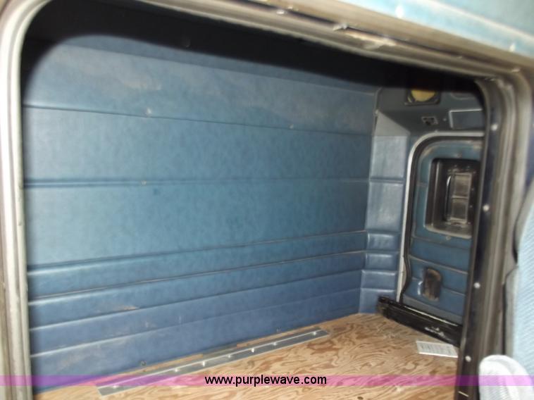 image for item D3693 1989 Peterbilt 379 triple axle semi truck