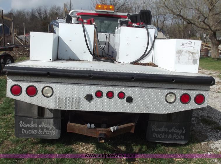 image for item D3694 1990 Ford F700 service truck