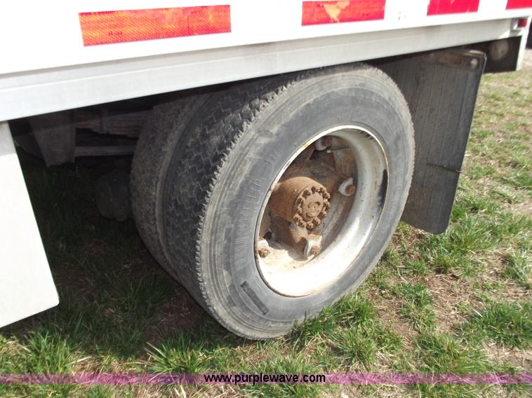 image for item D3694 1990 Ford F700 service truck