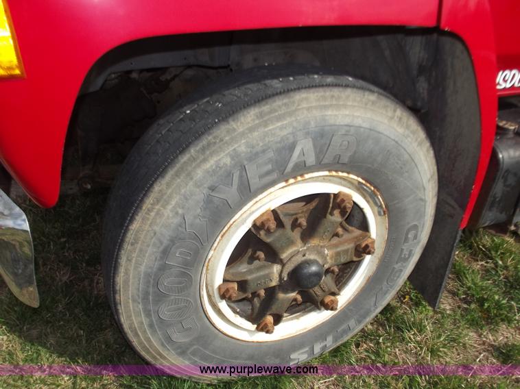 image for item D3694 1990 Ford F700 service truck