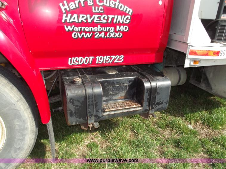 image for item D3694 1990 Ford F700 service truck