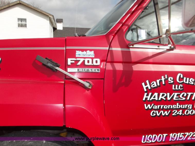 image for item D3694 1990 Ford F700 service truck