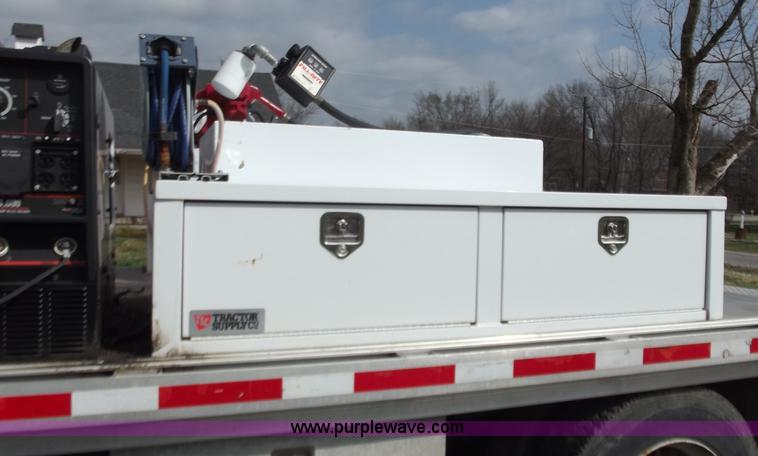 image for item D3694 1990 Ford F700 service truck