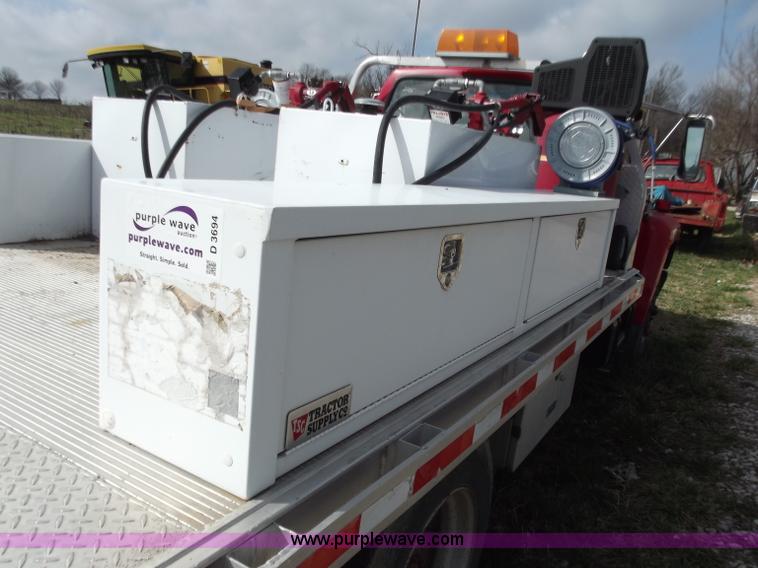 image for item D3694 1990 Ford F700 service truck