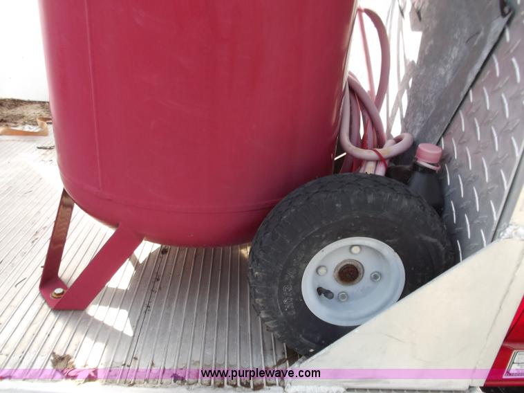 image for item D3694 1990 Ford F700 service truck